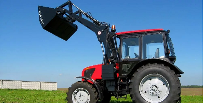  трактора с навесным оборудованием